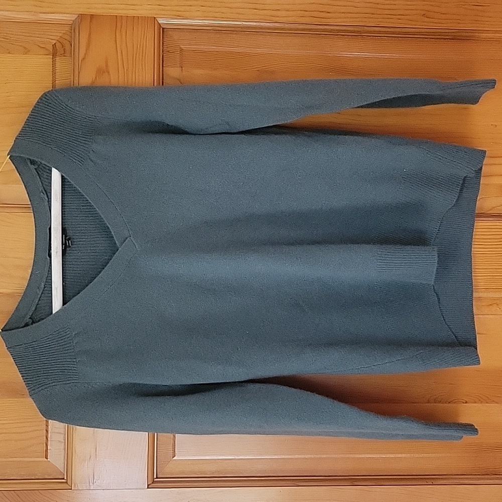 TALBOTS Women's V-Neck Sweater 100% Cashmere size Petite Small